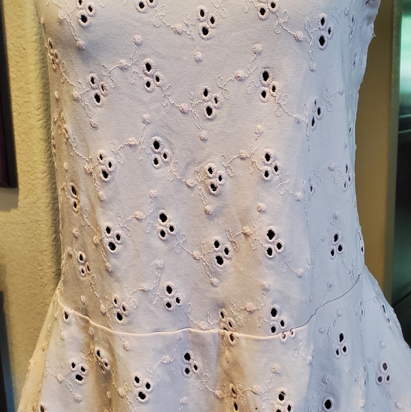 Hinge open eyelet peplum top - Picture 5 of 11